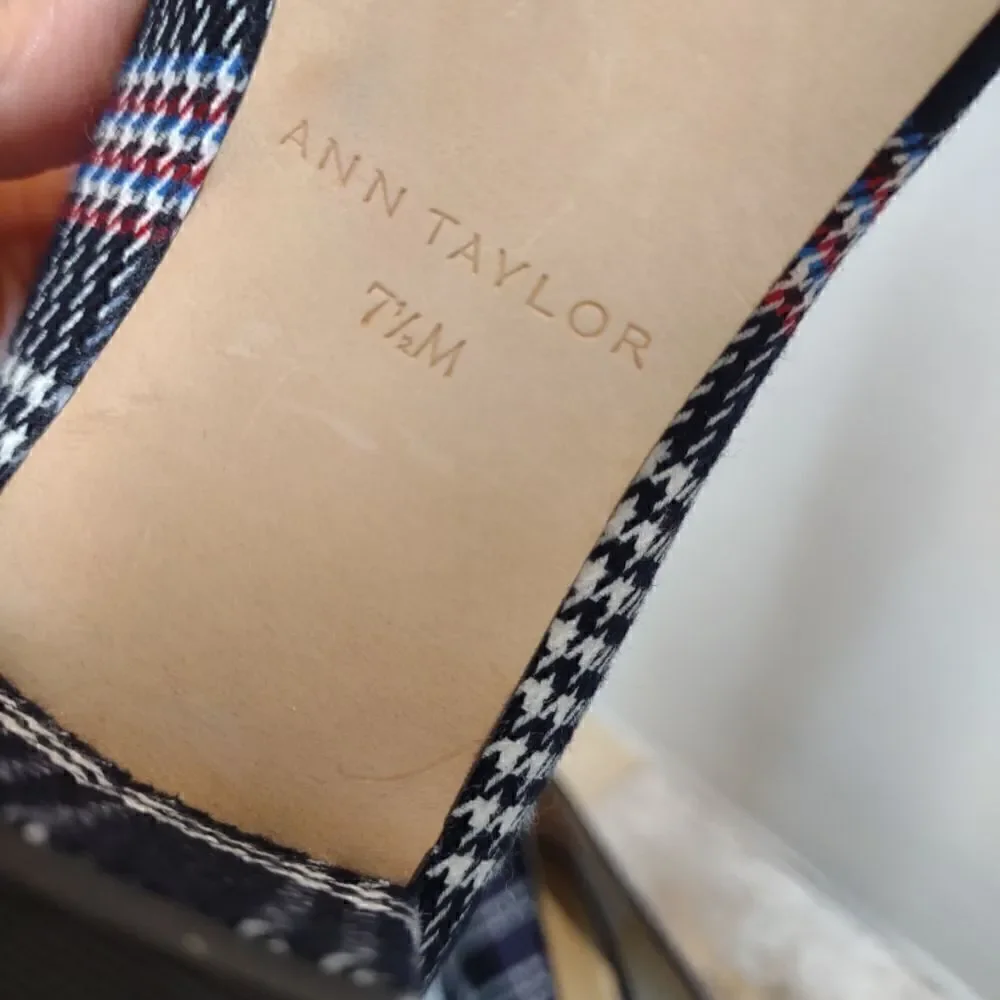 👍 Ann Taylor Fabric Plaid Heels Size 7.5 Low heel. A7